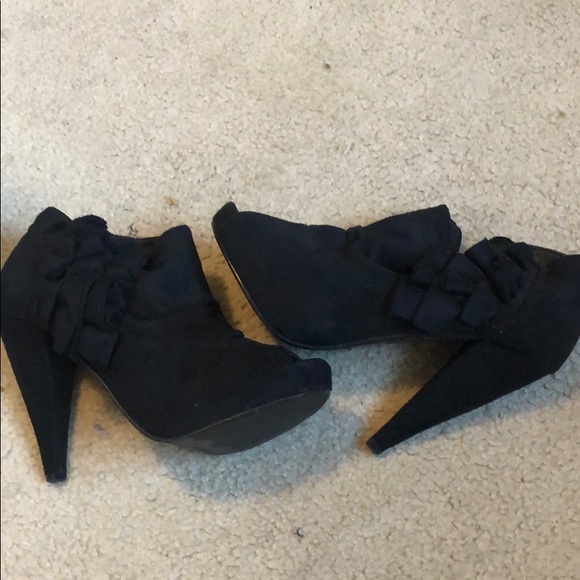 Open toed booties - Picture 3 of 8